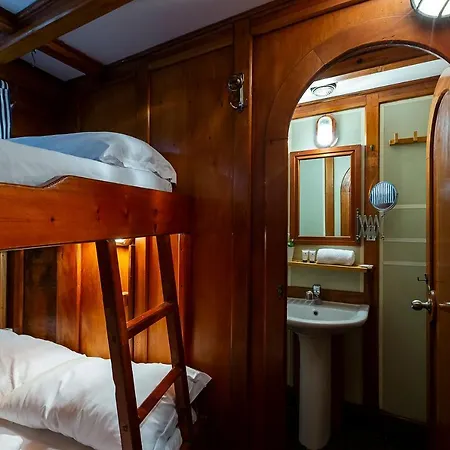 Boat & Breakfast Caicco Freedom ספינת מלון 2*