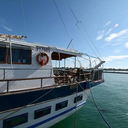 ספינת מלון Boat & Breakfast Caicco Freedom 2*