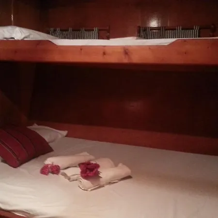 Úszó hotel Boat & Breakfast Caicco Freedom Velence