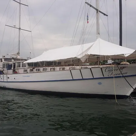 Boat & Breakfast Caicco Freedom Botel 2*