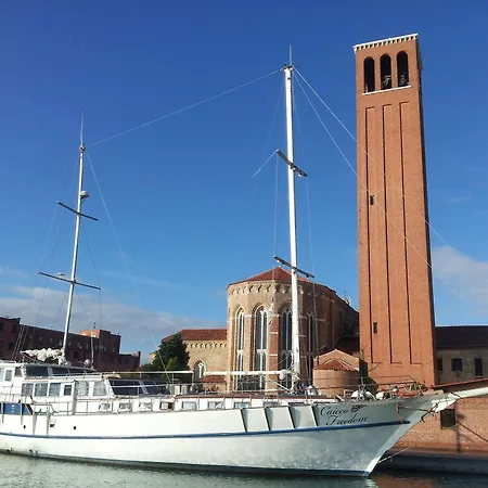 Úszó hotel Boat & Breakfast Caicco Freedom 2*