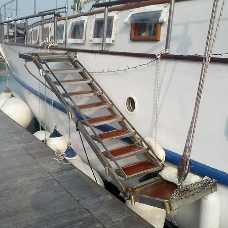 Boat & Breakfast Caicco Freedom 2*