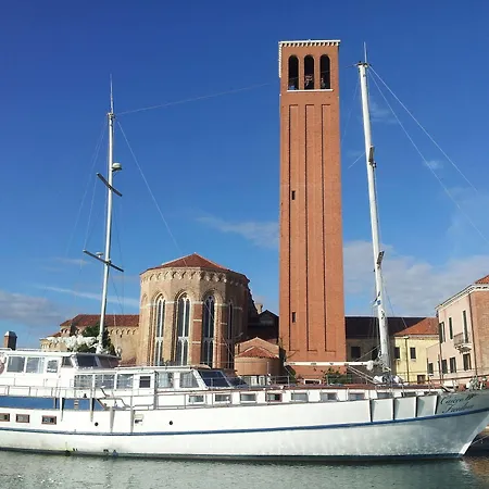 Boat & Breakfast Caicco Freedom Botel 2*
