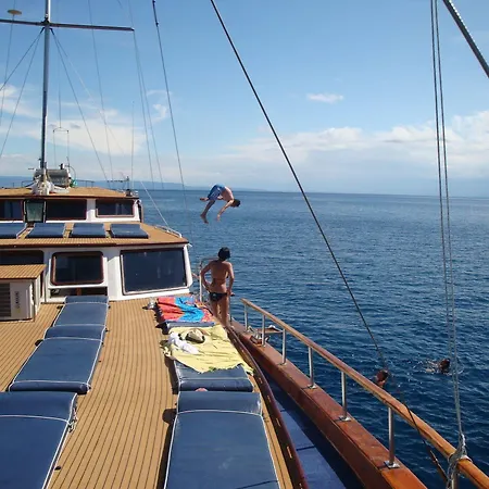 Úszó hotel Boat & Breakfast Caicco Freedom Velence