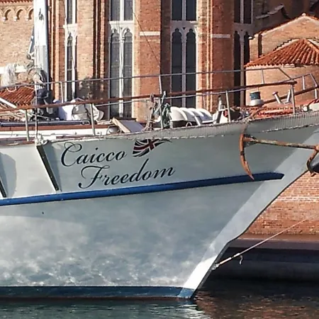 Botel Boat & Breakfast Caicco Freedom 2*