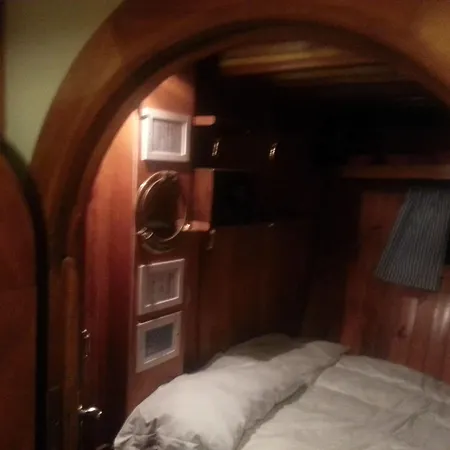 Botel Boat & Breakfast Caicco Freedom