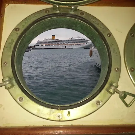 Botel Boat & Breakfast Caicco Freedom Venice