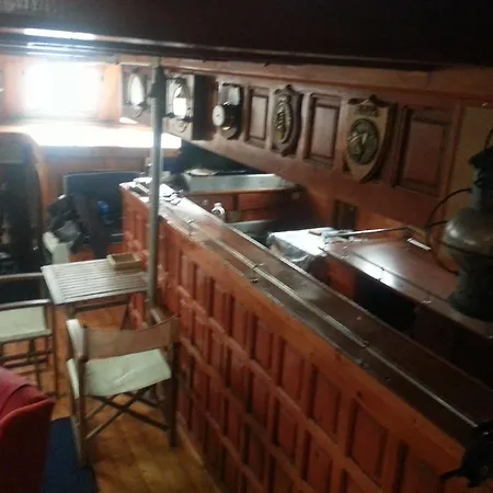 Boat & Breakfast Caicco Freedom Úszó hotel