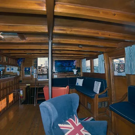 Boat & Breakfast Caicco Freedom 2* Velence