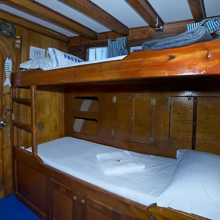 Boat & Breakfast Caicco Freedom Botel 2*