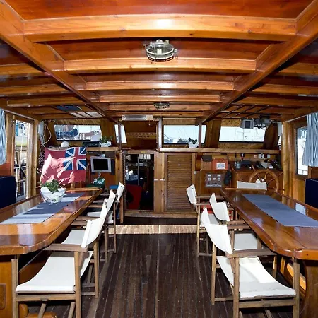 Boat & Breakfast Caicco Freedom 2*